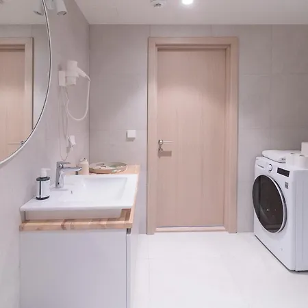 Revalia Vektor Fantastic View