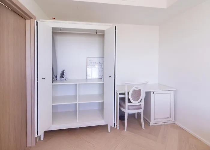 Revalia Vektor Fantastic View *