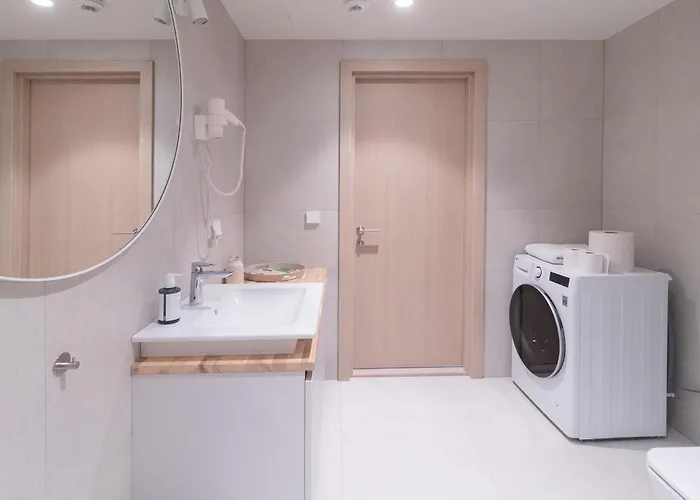 Revalia Vektor Fantastic View