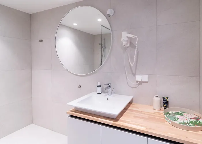 Revalia Vektor Fantastic View *