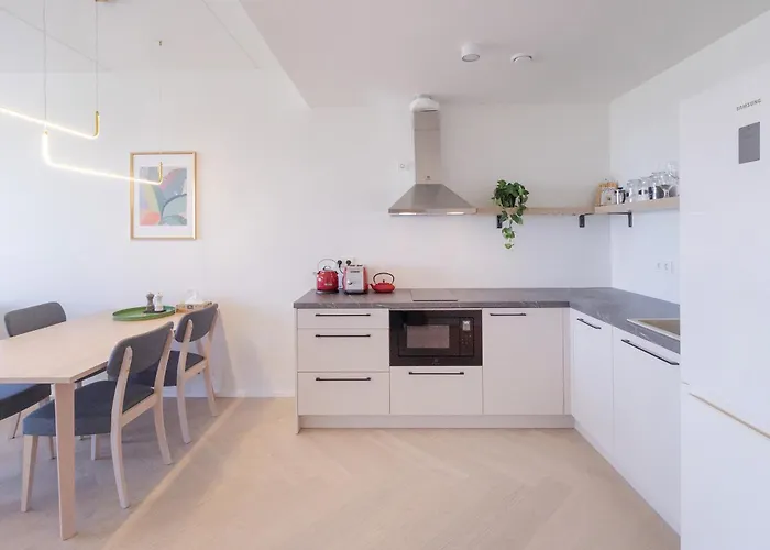 Revalia Vektor Fantastic View *