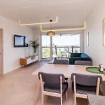 Revalia Vektor Fantastic View